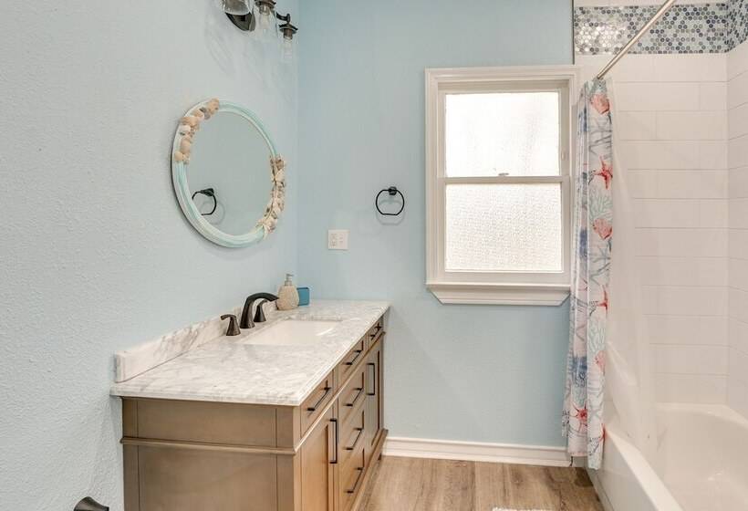 Vintage Corpus Christi Home 2 Blocks From Beach!