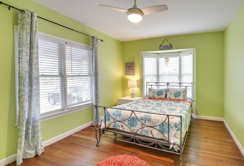 Vintage Corpus Christi Home 2 Blocks From Beach!