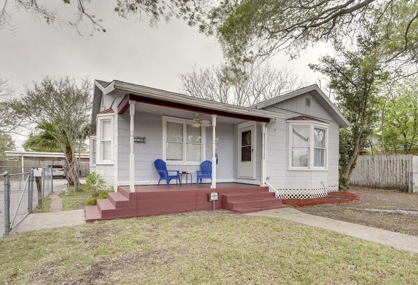 Vintage Corpus Christi Home 2 Blocks From Beach!