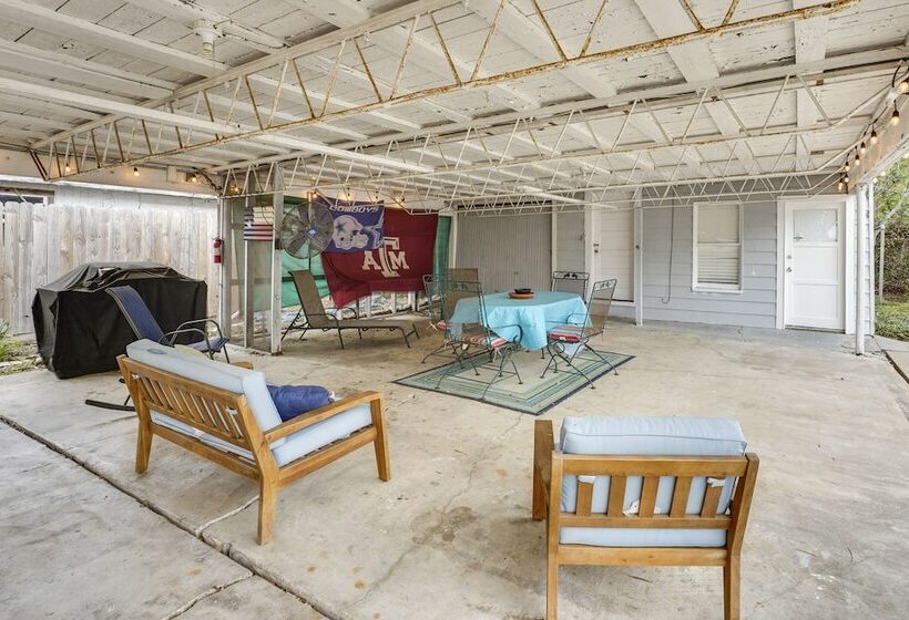 Vintage Corpus Christi Home 2 Blocks From Beach!