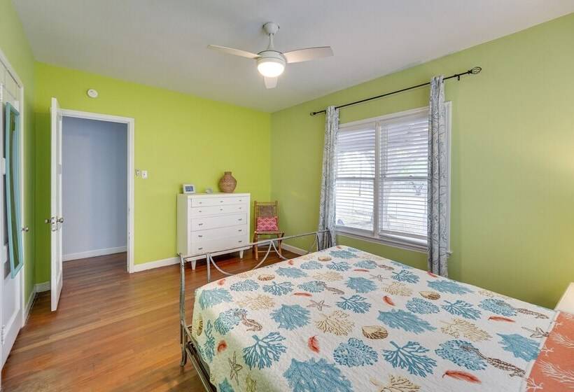 Vintage Corpus Christi Home 2 Blocks From Beach!