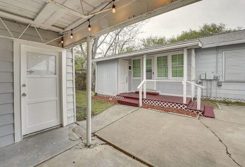 Vintage Corpus Christi Home 2 Blocks From Beach!
