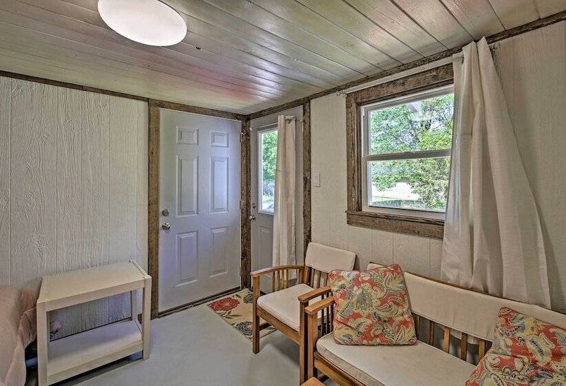 Walk To Oaklawn Racing: Hot Springs Home!