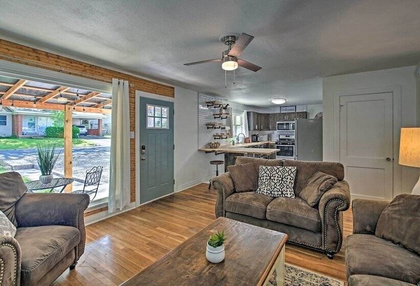 Walk To Oaklawn Racing: Hot Springs Home!