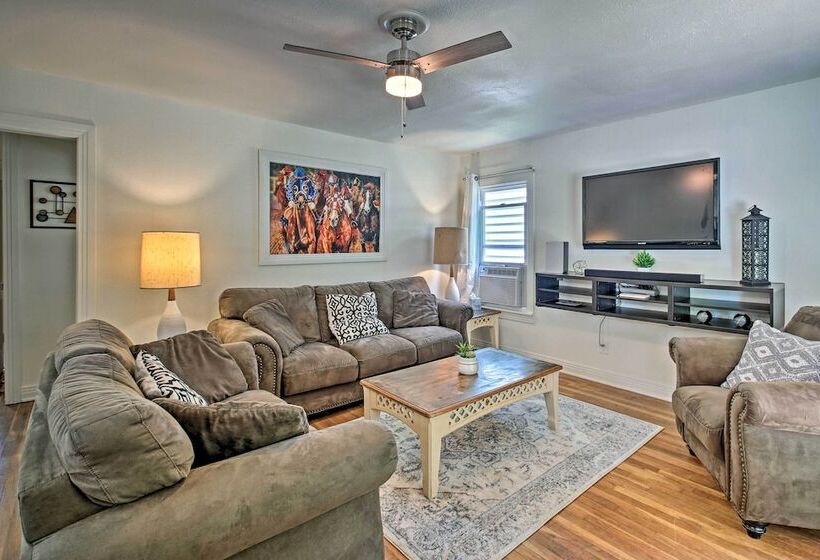 Walk To Oaklawn Racing: Hot Springs Home!