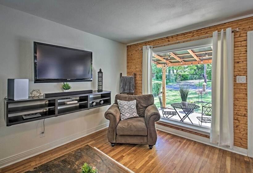 Walk To Oaklawn Racing: Hot Springs Home!