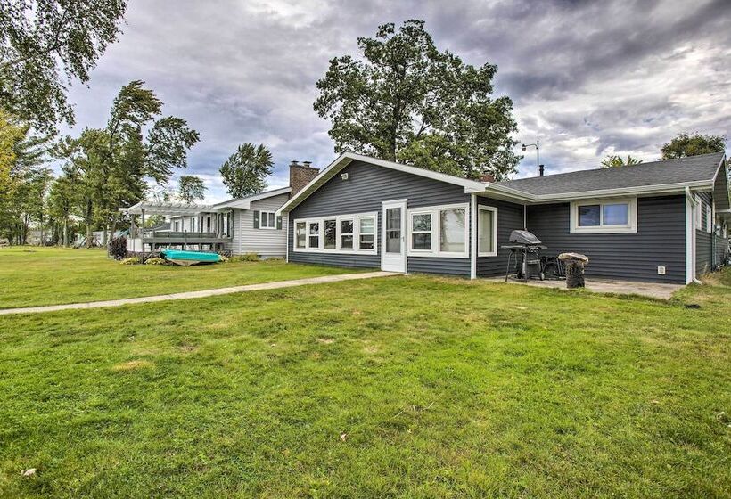 Waterfront Houghton Lake Cabin W/private Dock