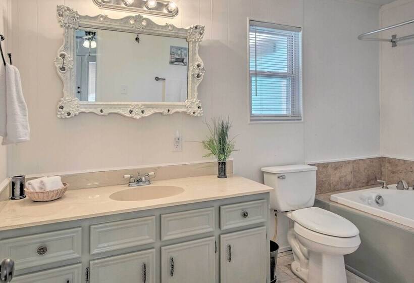 Waterfront Onalaska Retreat W/ Private Dock!