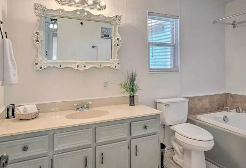 Waterfront Onalaska Retreat W/ Private Dock!