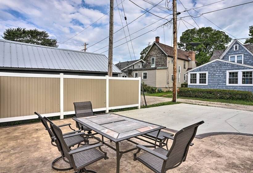 Port Clinton Home With Lake Views!