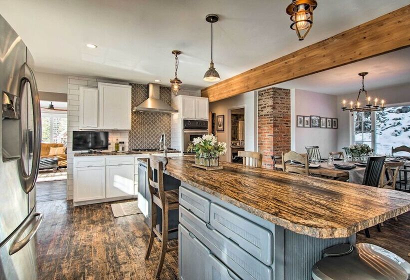 Outdoor Kitchen & Swim Spa: 1 Acre Grand Lake Home