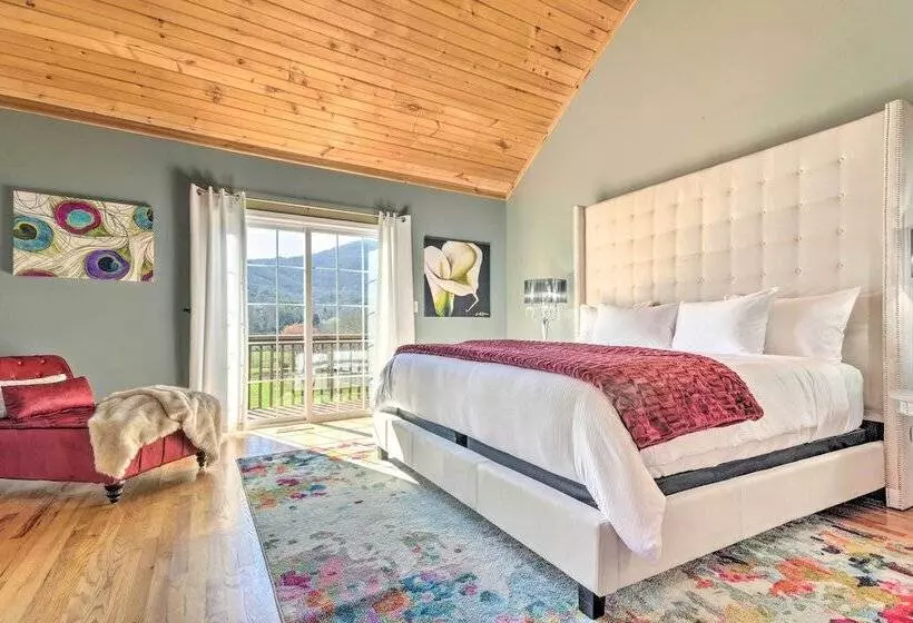 Asheville Retreat W/ Game Room & Mountain Views!