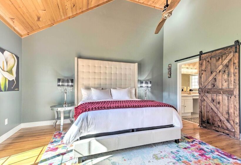 Asheville Retreat W/ Game Room & Mountain Views!