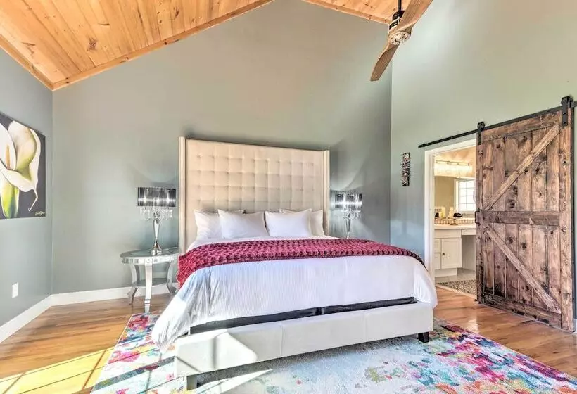 Asheville Retreat W/ Game Room & Mountain Views!