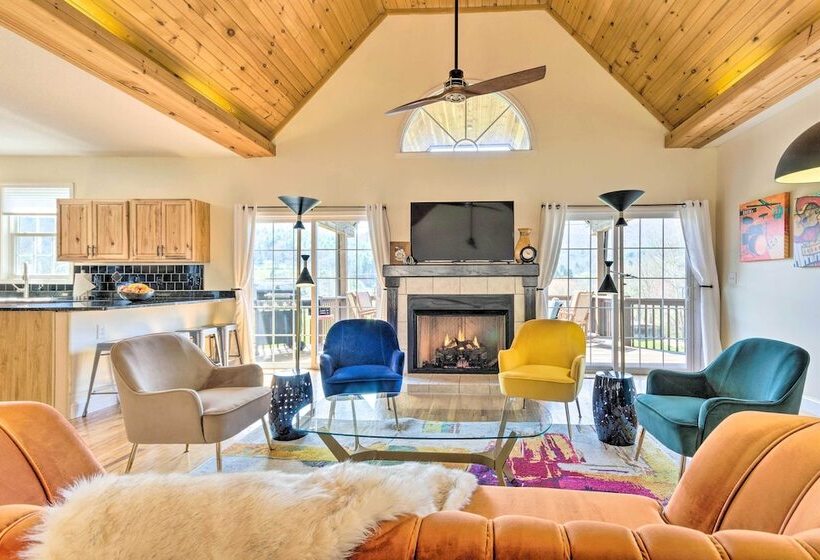 Asheville Retreat W/ Game Room & Mountain Views!