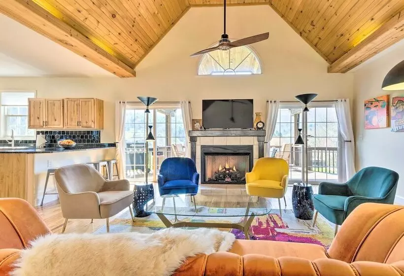 Asheville Retreat W/ Game Room & Mountain Views!