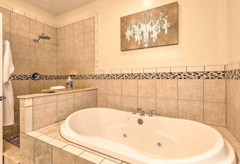 Asheville Retreat W/ Game Room & Mountain Views!