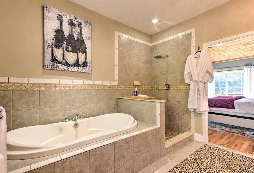 Asheville Retreat W/ Game Room & Mountain Views!