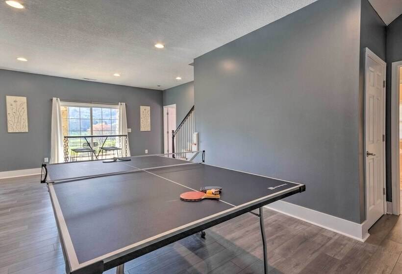 Asheville Retreat W/ Game Room & Mountain Views!