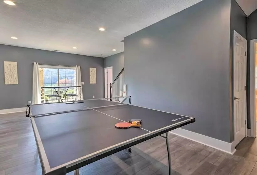 Asheville Retreat W/ Game Room & Mountain Views!