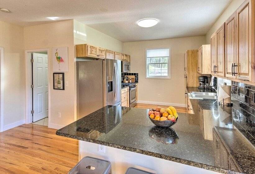 Asheville Retreat W/ Game Room & Mountain Views!