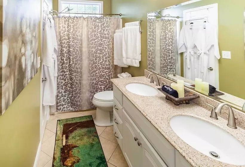 Asheville Retreat W/ Game Room & Mountain Views!