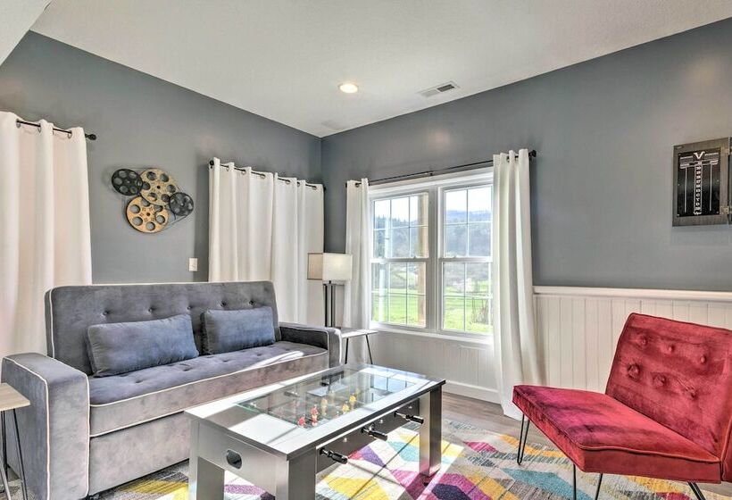 Asheville Retreat W/ Game Room & Mountain Views!