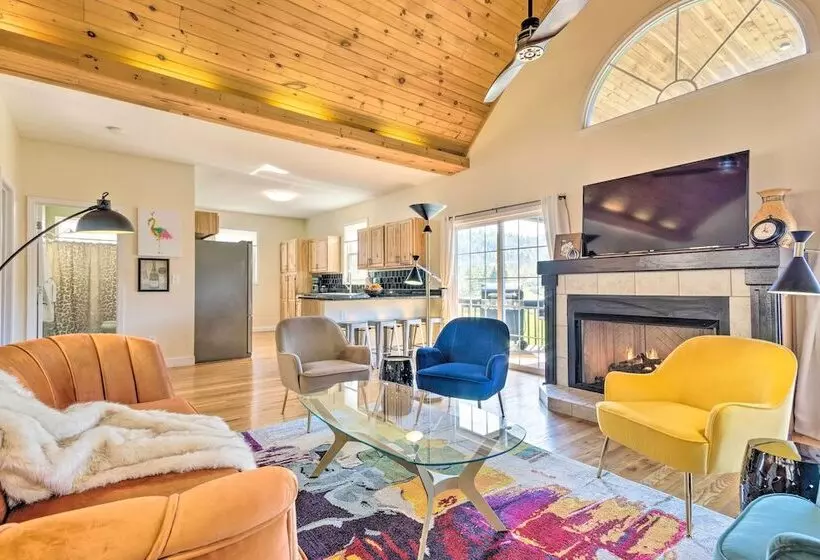 Asheville Retreat W/ Game Room & Mountain Views!