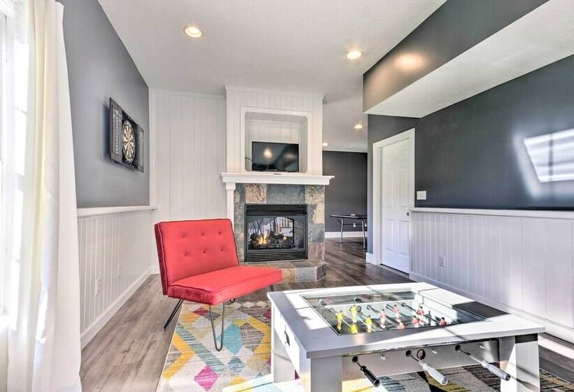 Asheville Retreat W/ Game Room & Mountain Views!