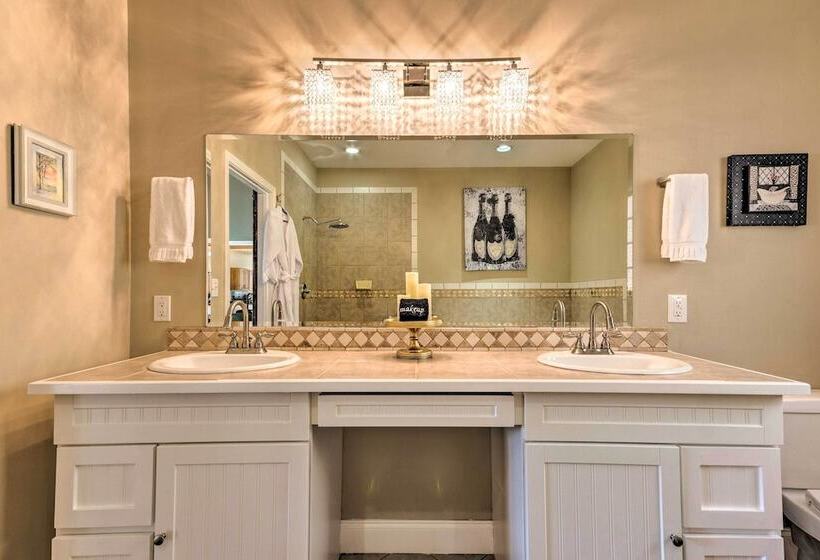 Asheville Retreat W/ Game Room & Mountain Views!