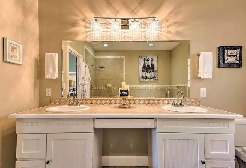 Asheville Retreat W/ Game Room & Mountain Views!