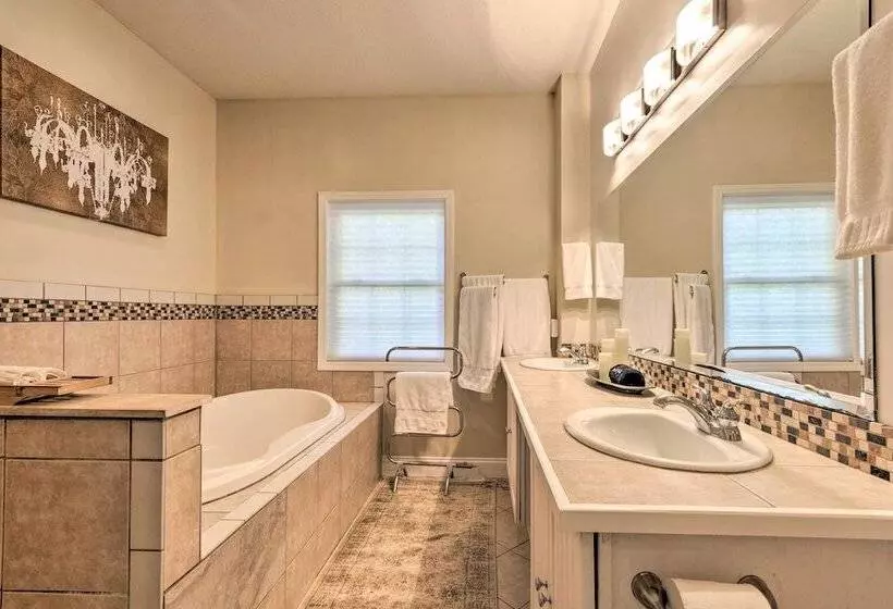 Asheville Retreat W/ Game Room & Mountain Views!