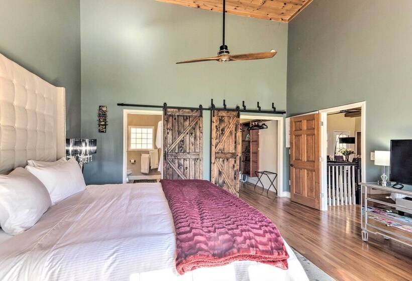 Asheville Retreat W/ Game Room & Mountain Views!