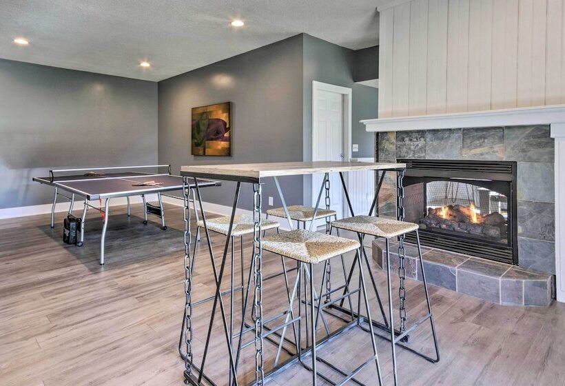 Asheville Retreat W/ Game Room & Mountain Views!