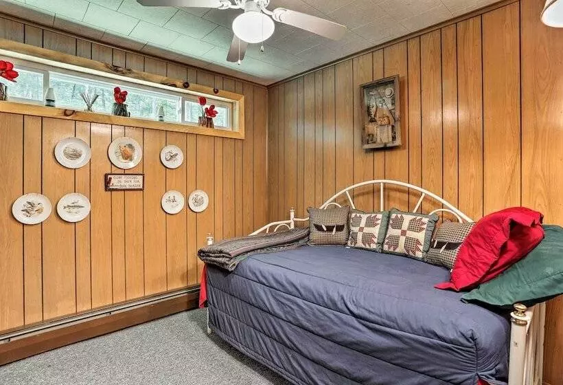 Beach Lake Cabin On Delaware River W/sunroom!