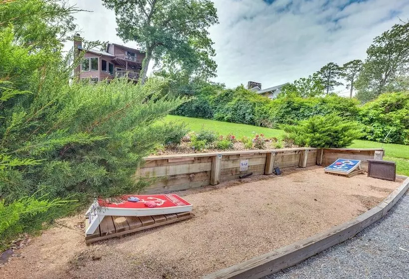 Beautiful Lakehouse: Hot Tub, Gameroom & 10 Kayaks
