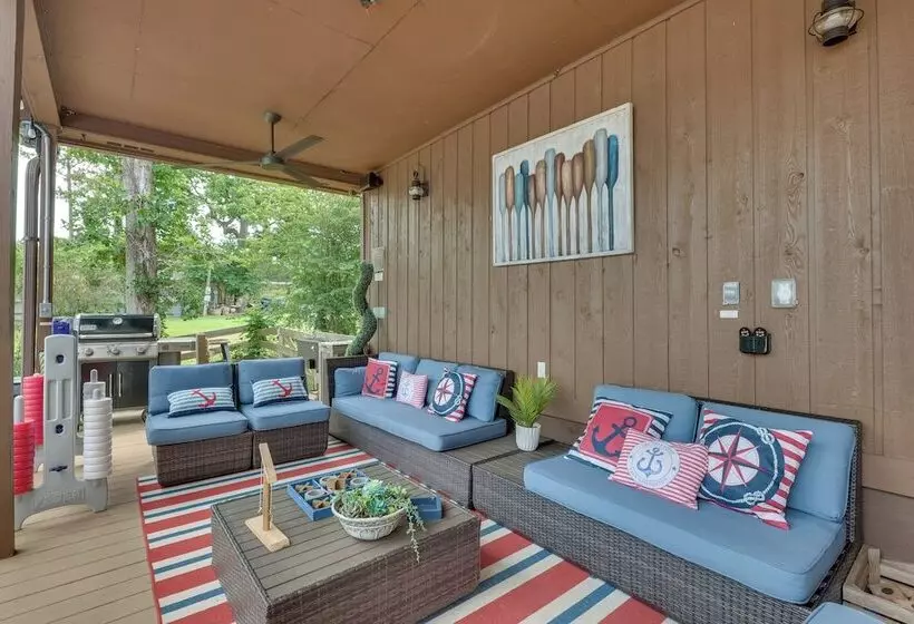 Beautiful Lakehouse: Hot Tub, Gameroom & 10 Kayaks