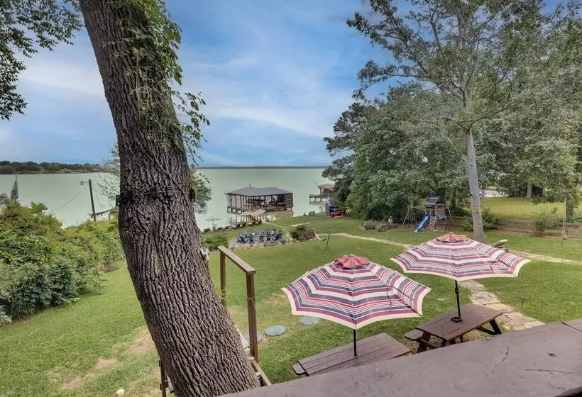 Beautiful Lakehouse: Hot Tub, Gameroom & 10 Kayaks