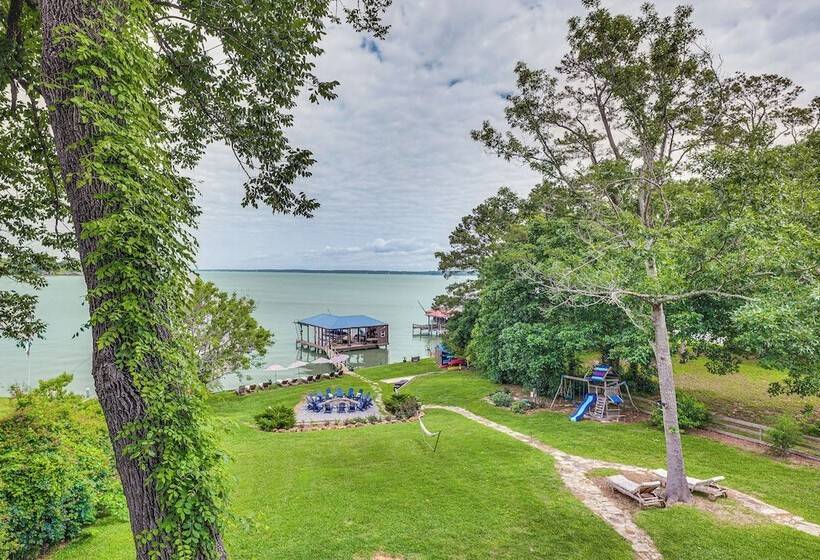 Beautiful Lakehouse: Hot Tub, Gameroom & 10 Kayaks