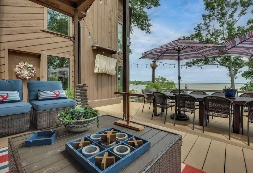 Beautiful Lakehouse: Hot Tub, Gameroom & 10 Kayaks