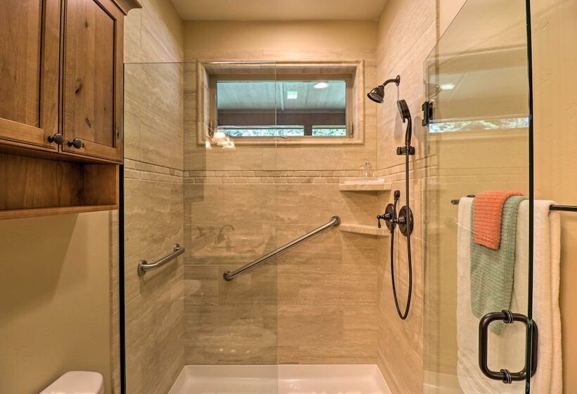 Bigfork Modern Living Pet & Family Friendly!