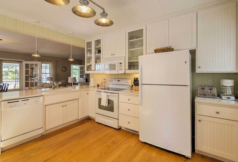 Boutique Home In Door County W/ Eagle Harbor Views