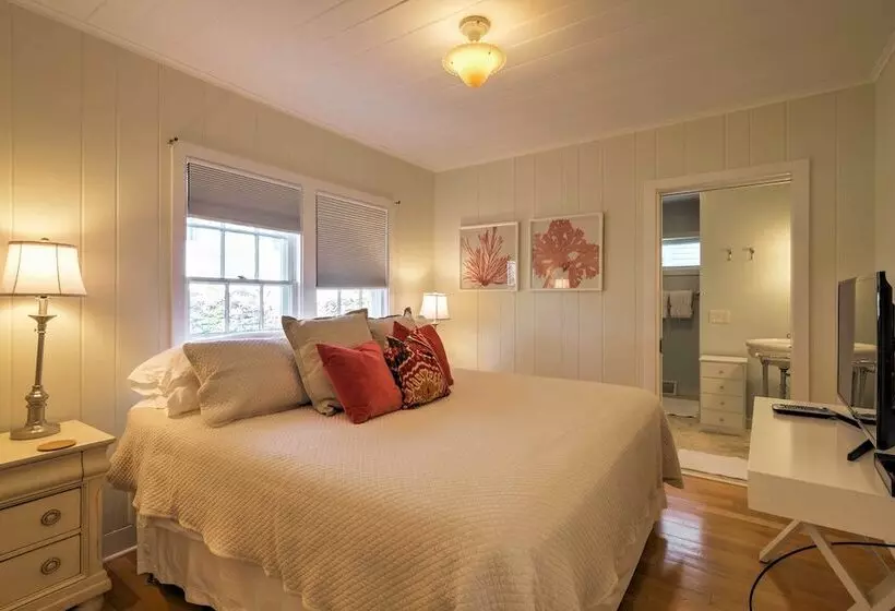 Boutique Home In Door County W/ Eagle Harbor Views