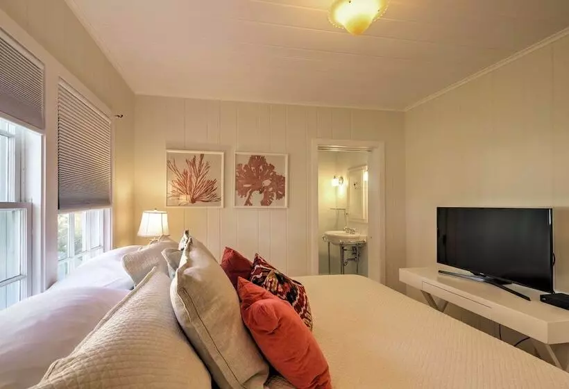 Boutique Home In Door County W/ Eagle Harbor Views