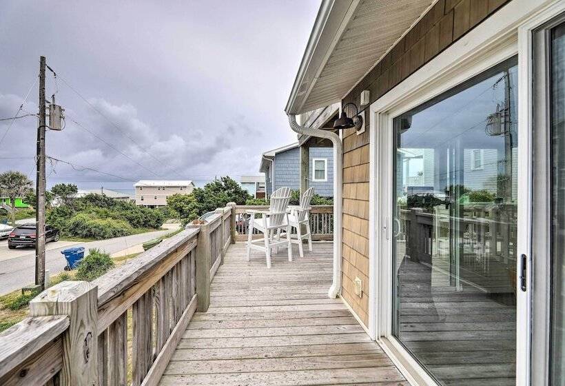 Bright Emerald Isle Home   Walk To The Beach!