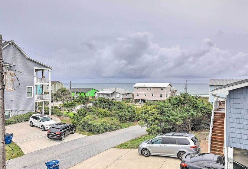 Bright Emerald Isle Home   Walk To The Beach!