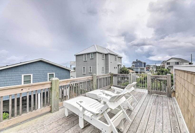 Bright Emerald Isle Home   Walk To The Beach!