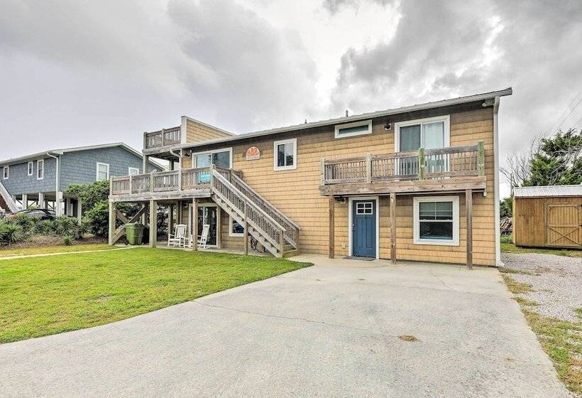 Bright Emerald Isle Home   Walk To The Beach!