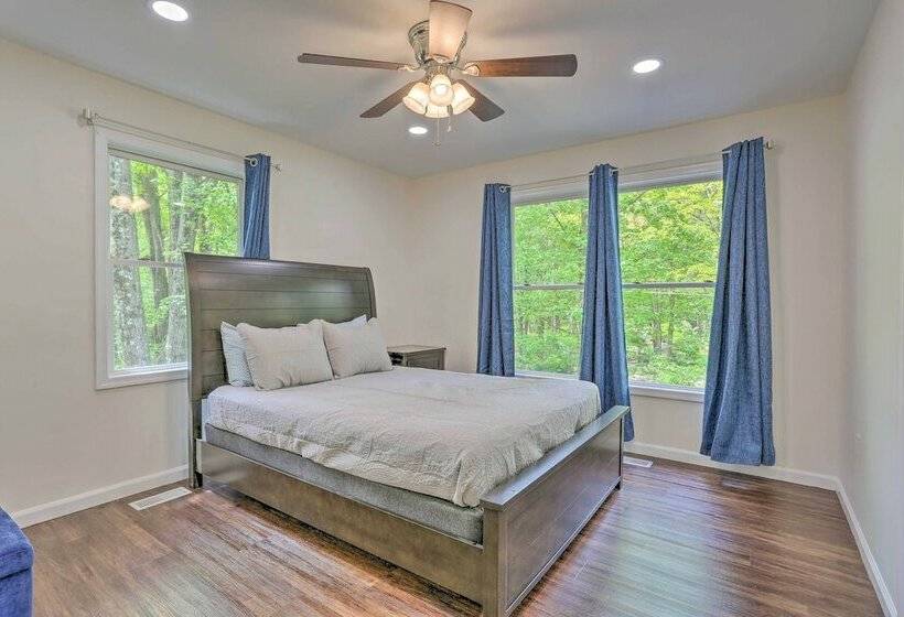 Poconos Family Getaway W/ Hot Tub & 2 Game Rooms!