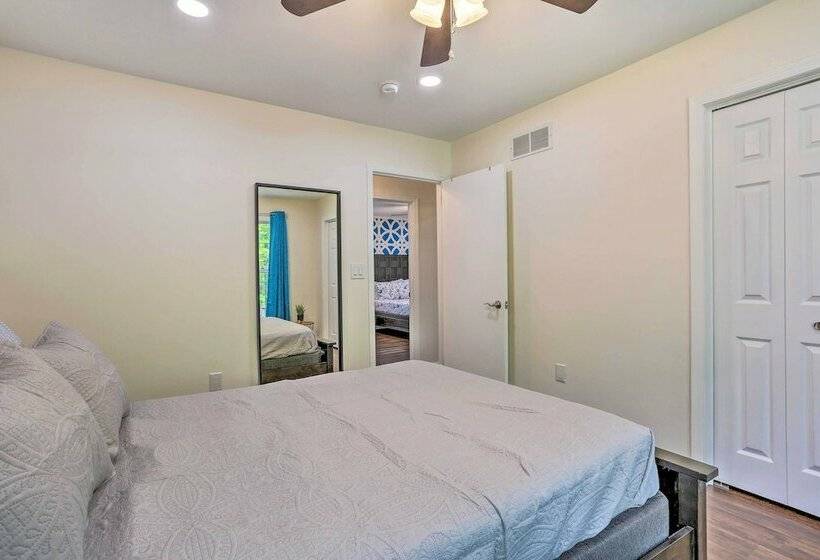 Poconos Family Getaway W/ Hot Tub & 2 Game Rooms!